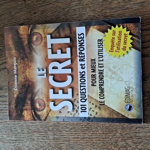 Soft cover | French book | le secret